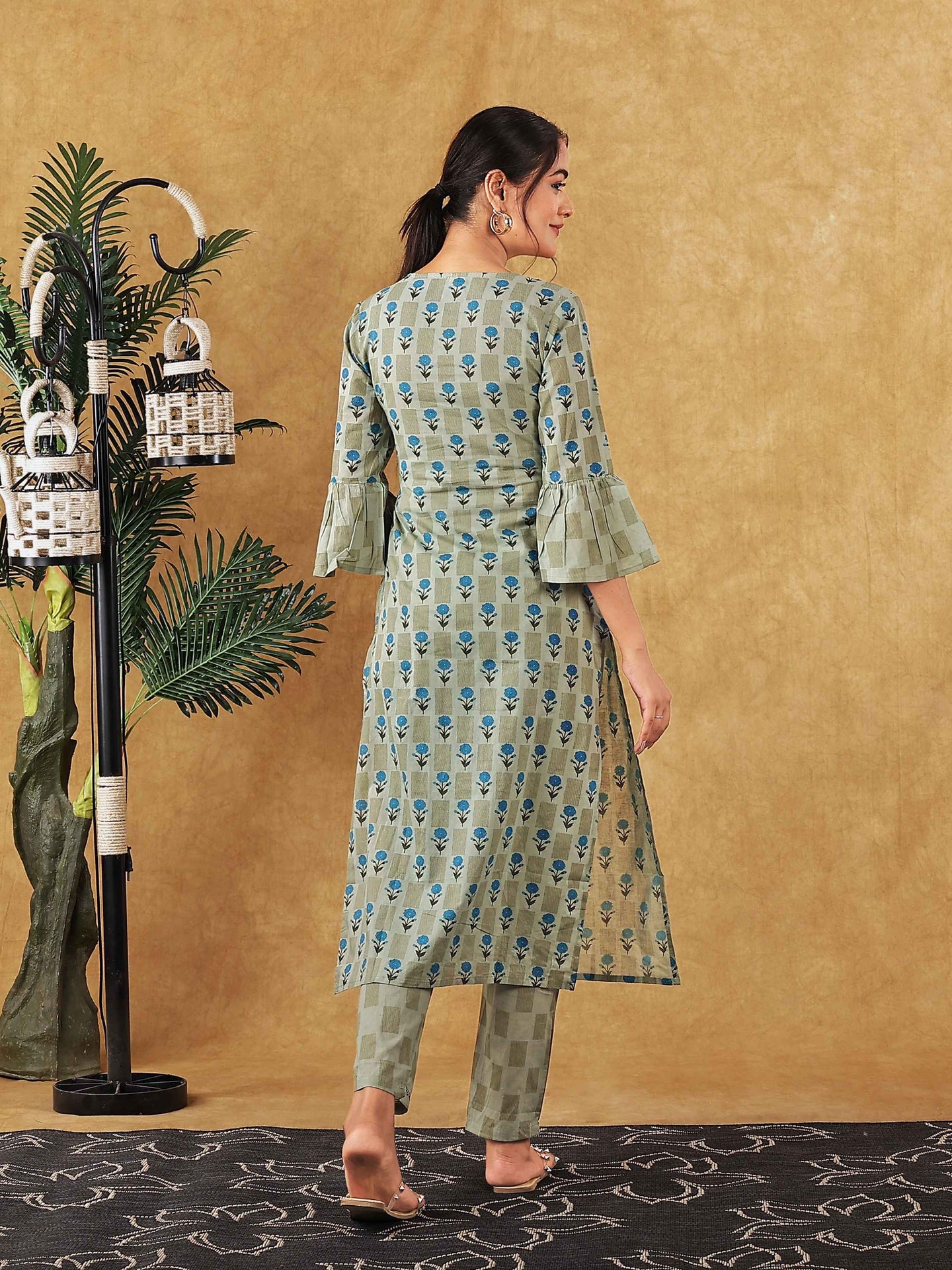 Green Floral Printed Flared Sleeve Women Kurta Set with Embroidery at Yoke